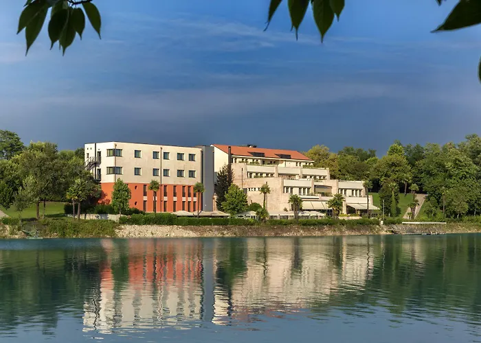 Thai Si Royal Thai 호텔 로바디나